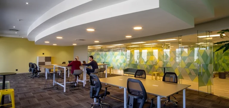Which is better? Co-working Spaces vs Home Offices