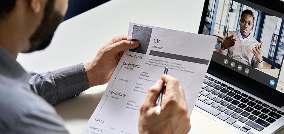 Blog 10 man hiring remote worker copy